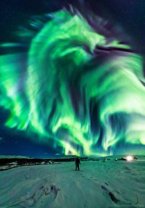Polarlicht in bedrohlicher Drachen-Pose (Foto: CC BY 2.0 Juan Carlos / Flickr)