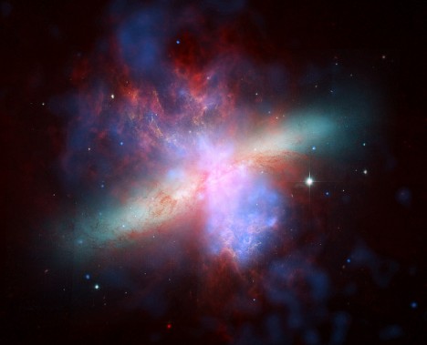 Ein Blick auf das Große und weit Entfernte: funkelnde Starburst-Galaxie, aufgenommen von Smithsonian Institution