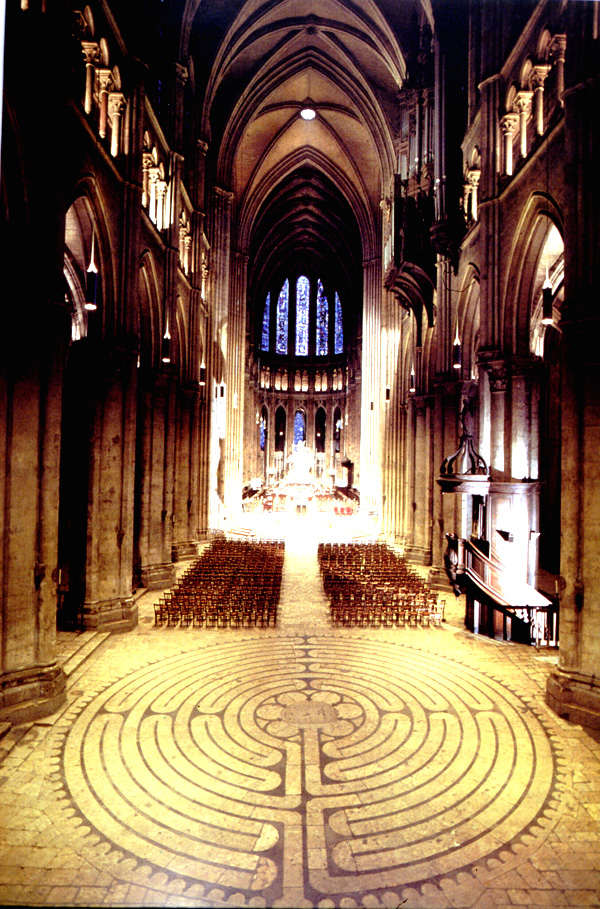 Labyrinth in der Kathedrale von Chartres, Frankreich, erbaut im 13. Jahrhundert