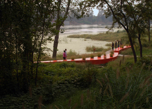 Tanghe River Park in Qinhuangdaoin mit "Red Ribbon"