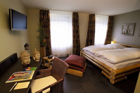 Hier fühlt sich sicher auch der Dalai Lama wohl: Im Themenzimmer Tibet