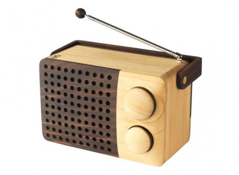 "wooden radio" - Das Holz-Radio von Singgih Kartono