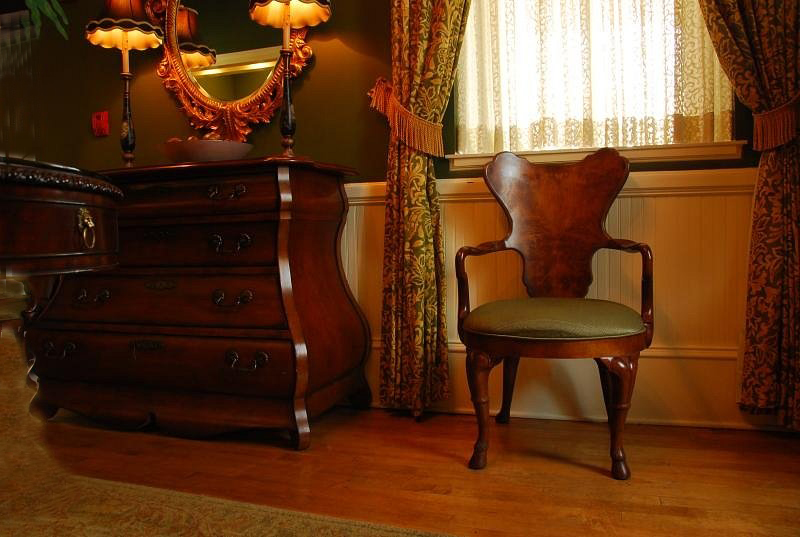 Antike Möbel richtig inszeniert sind echte Hingucker - in jeder Wohnung