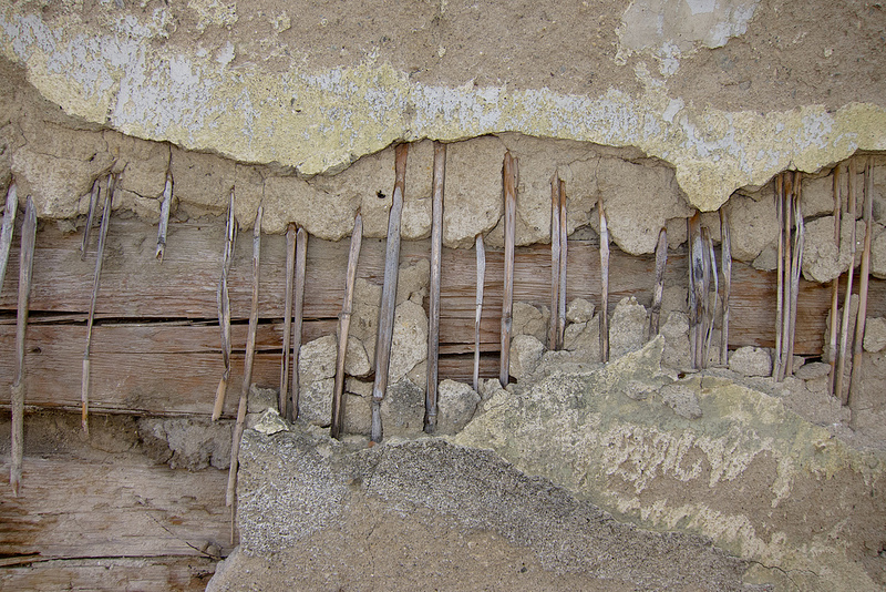 Lehm-Stroh-Gemisch als Außenputz - eine über 6.000 Jahre alte Bauweise