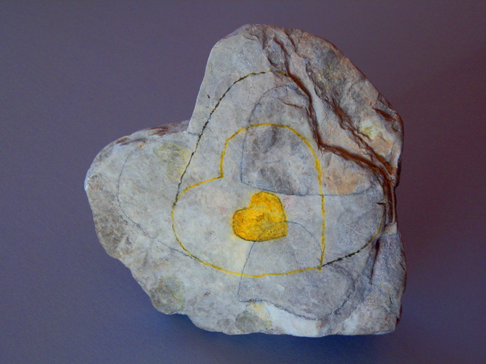 Herzstein mit Betonung der natürlichen Herz-Linien, Foto (C) Irmgard Brottrager