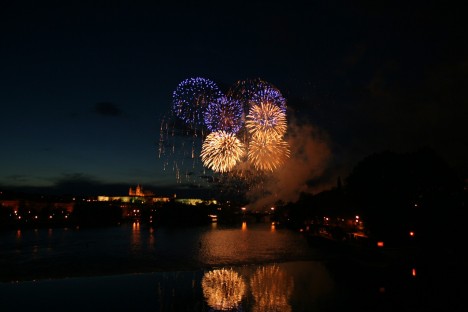 Lärm und Licht vertreibt die Geister. Viel Glück für 2015! Foto: CC-0 via http://pixabay.com/en/fireworks-new-year-500234/