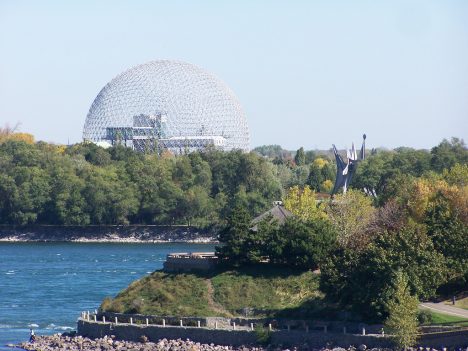 Die Biosphère in Montreal ist vor allem ein Baukunst-Denkmal und keine Hülle für ein autarkes Ökosystem. Foto (C) Jeff Egnaczyk / flickr