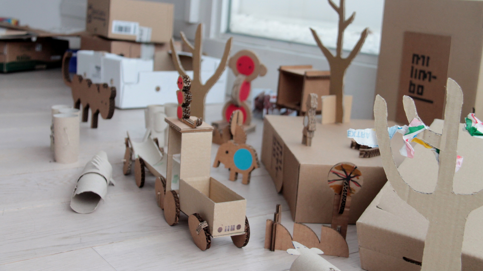 Spielzeug aus Karton, Foto (C) Paula Chapela / flickr