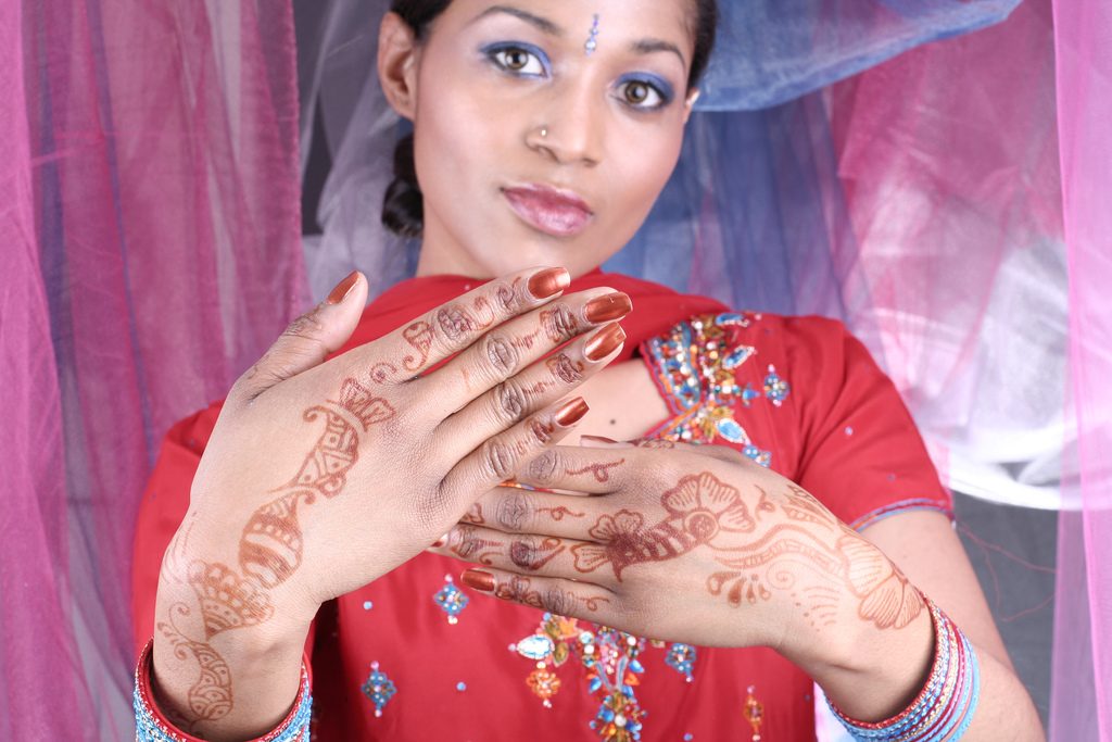Indische Bemalungen mit Henna sind völlig harmlos, aber nicht für den Alltag gedacht. Foto (C) Bhakti Henna / Flickr CC BY 2.0