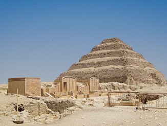 In den Sarkophagen der Stufenpyramide von Sakkara wurden nicht nur heilige Stiere bestattet. Foto (C) zolakoma / flickr CC BY 2.0