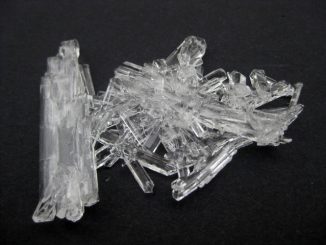 Magnesiumsulfat (MgSo4) in kristalliner Form. Foto (C) Peter Corbett / flickr CC BY 2.0