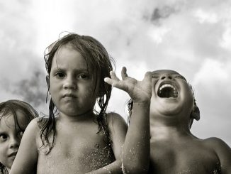 Die Lebensenergie von Kindern ist in jeder Stimmung ausdrucksstark. Foto (C) Taro Taylor / flickr CC BY 2.0