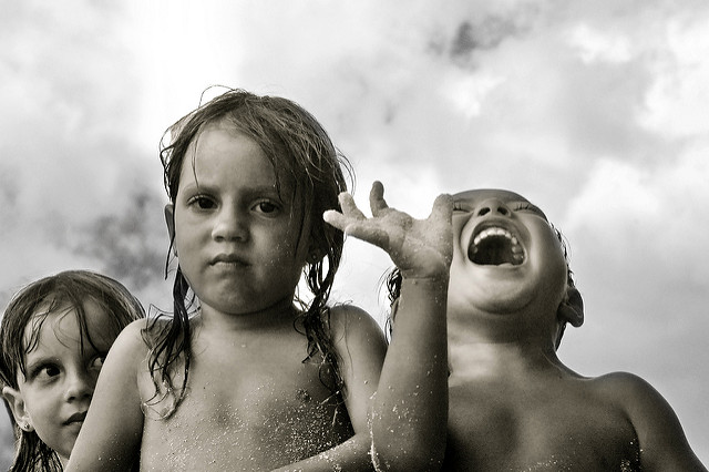 Die Lebensenergie von Kindern ist in jeder Stimmung ausdrucksstark. Foto (C) Taro Taylor / flickr CC BY 2.0